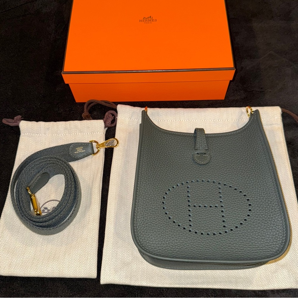 HERMES Taurillon Clemence Amazone Mini Evelyne TPM Vert Mangrove / Gold Hardware
